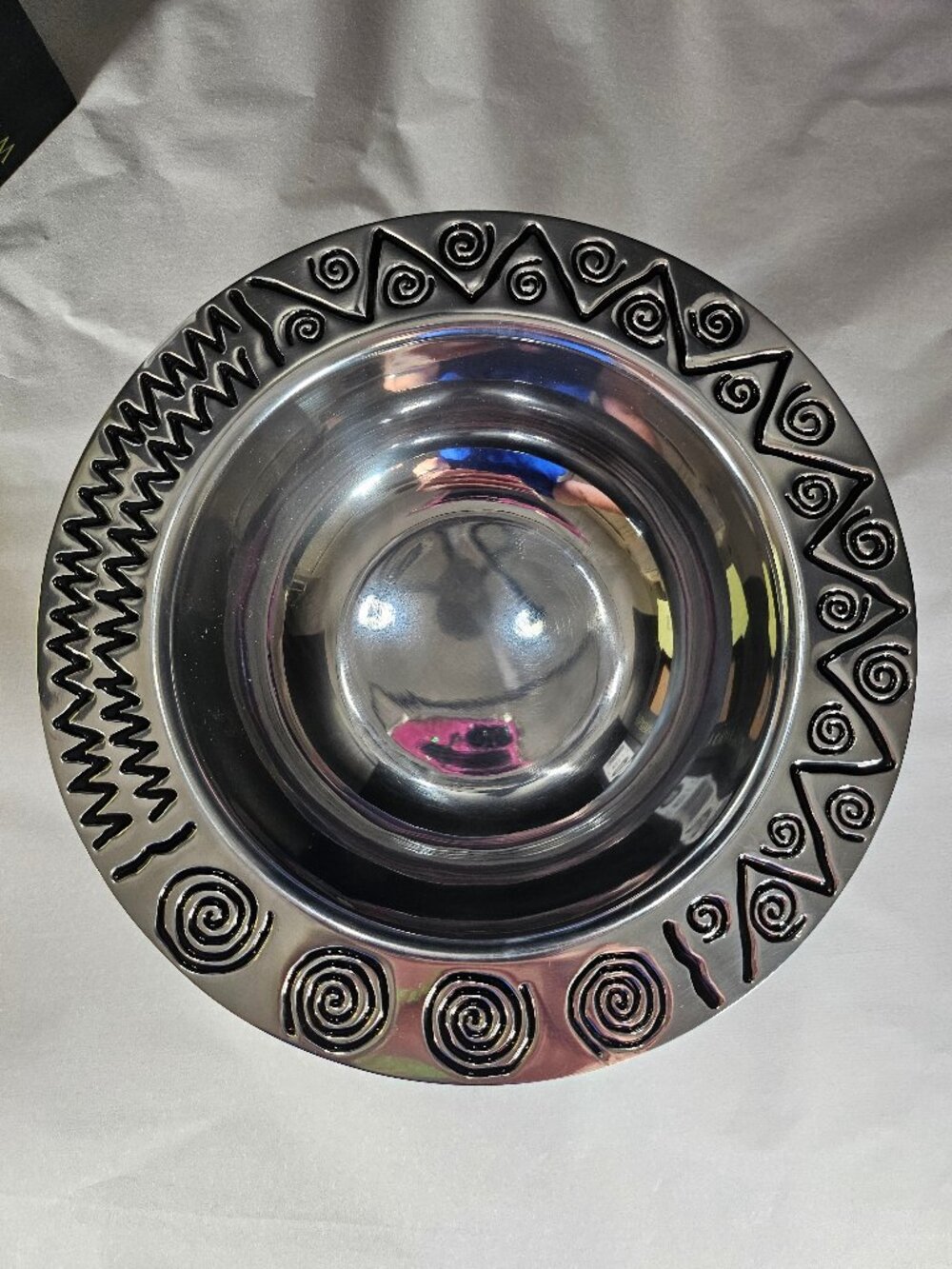 New Wilton Armetale "Reggae" Snack Serving Bowl Number 820935. 8 Inch
